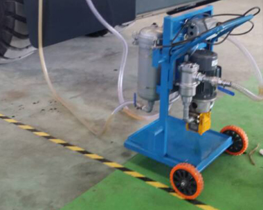 山西某汽车焦点娱乐滤油机使用现场