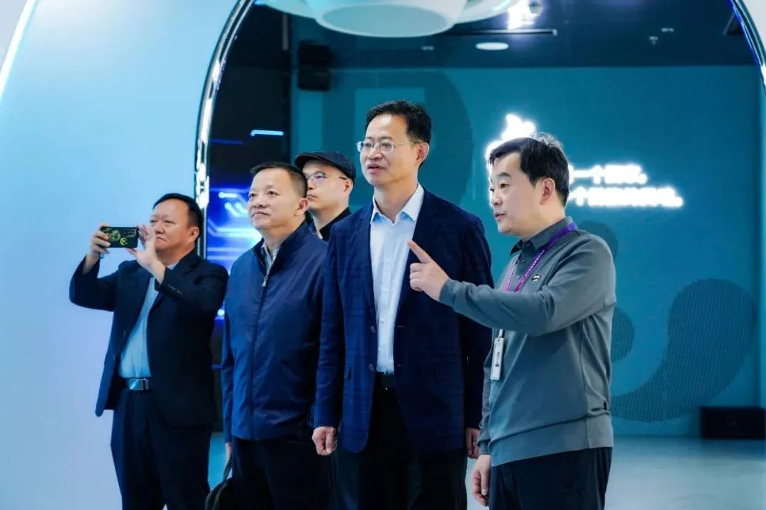 国家广电总局发展研究中心一行赴喜乐在线励丰文化调研指导